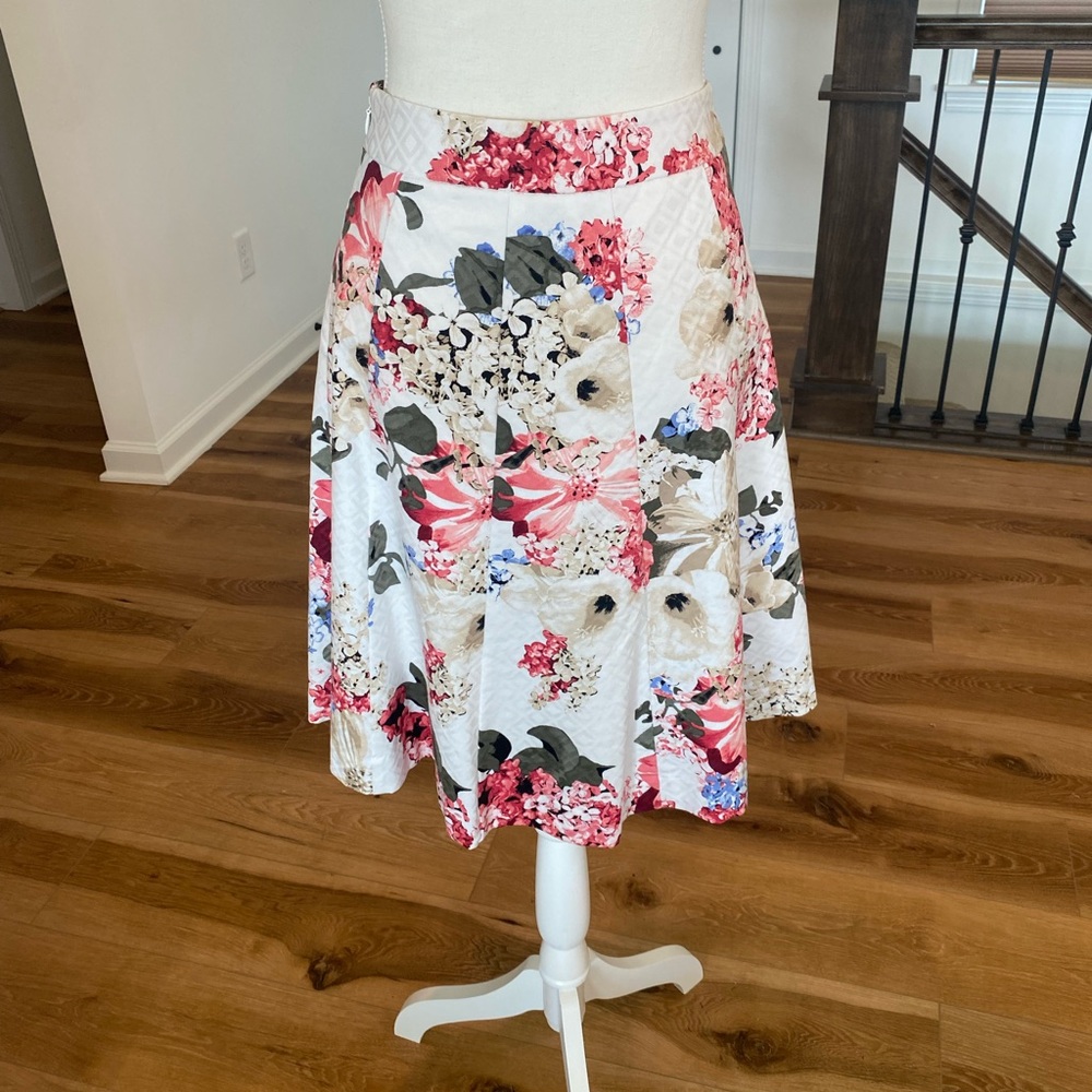 WHBM White Floral Skirt Sz 00